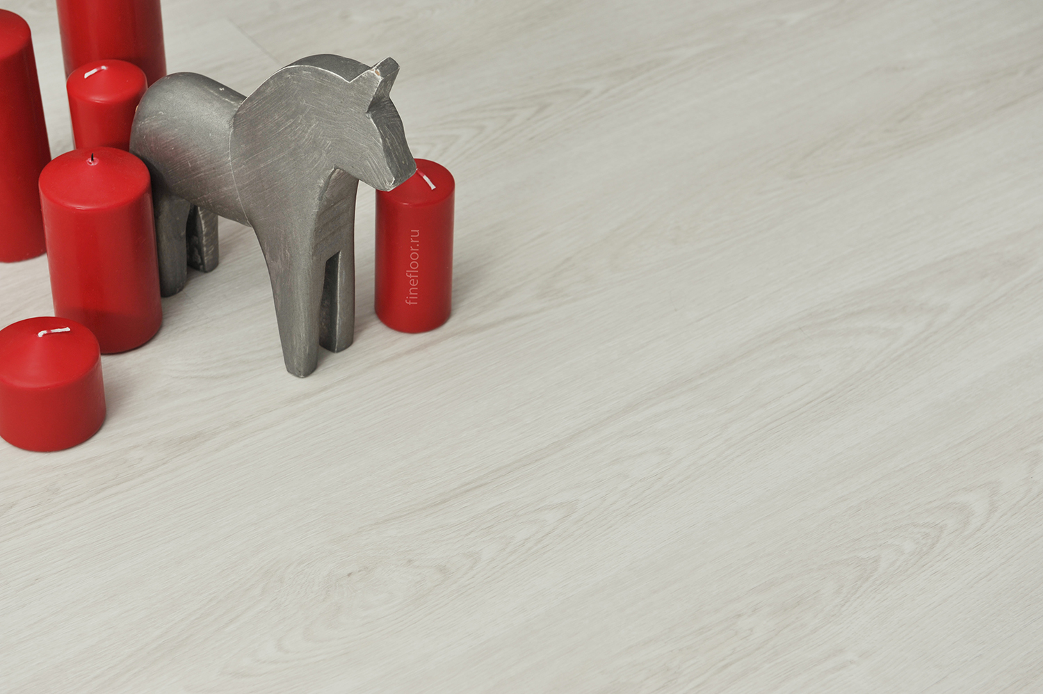 Кварцвиниловая плитка FineFloor замковая Light Дуб Безье FF-1325 1314×190×3,6 фото в интерьере